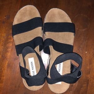 Size 8 Women’s Steve Madden platform sandals. Only worn twice!